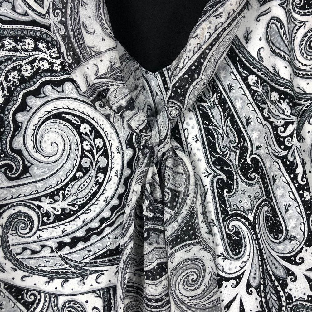 🌻 WHBM Paisley printed Sleeveless tie neck blouse - Picture 6 of 10